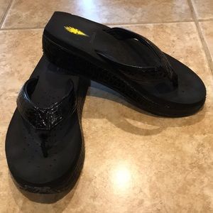 Volatile Black wedge flip flops